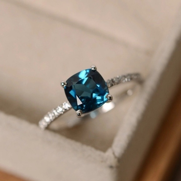 Jewelry - Cushion cut ring CZ